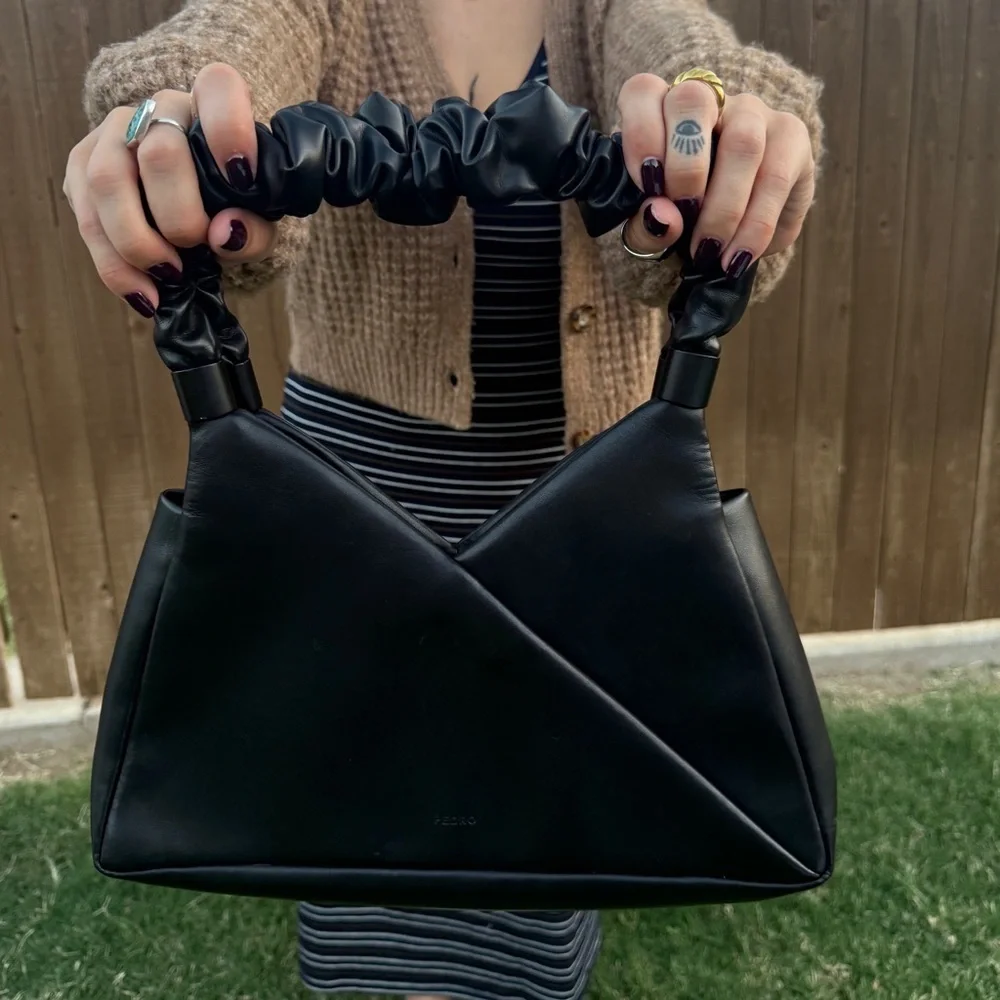 Pedro Black Vegan Leather Scrunch Handle Bag – Magnetic Closure